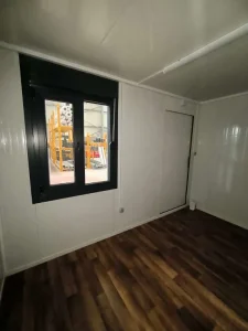 buerocontainer-mit-fenstern