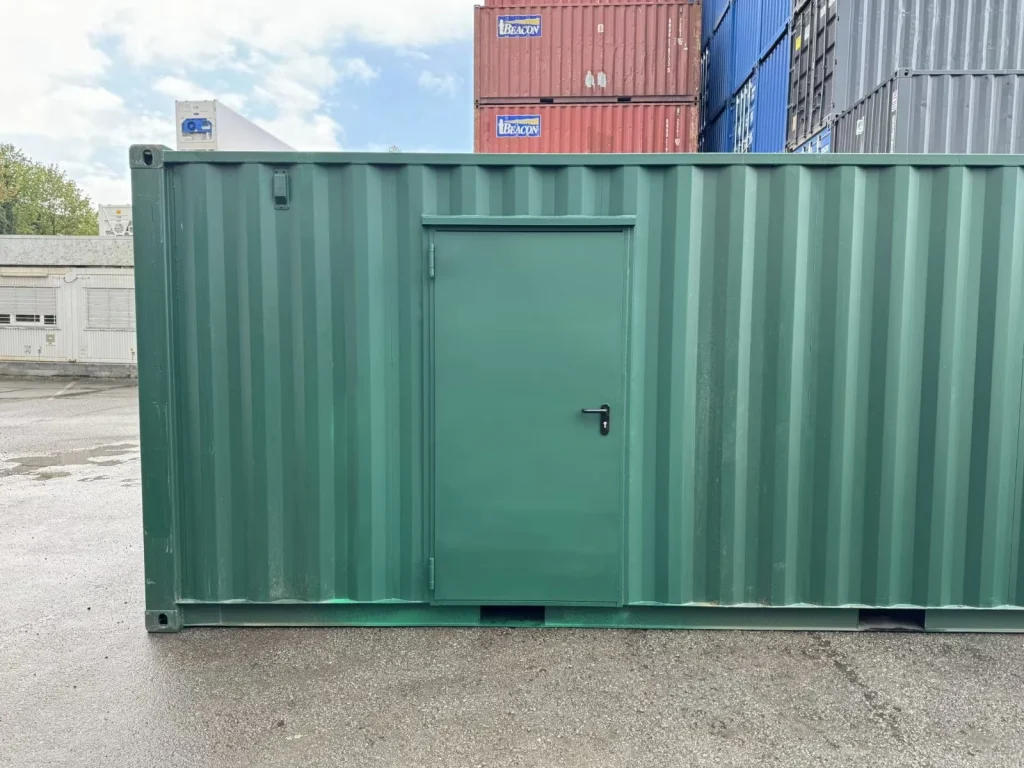seecontainer-personaltuer-aussenansicht