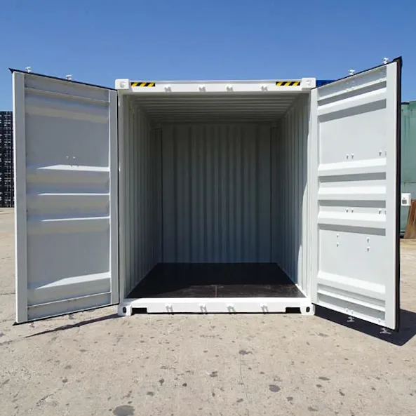 10 Fuß High Cube Container mit geöffneten Türen und leerem Innenraum in frontaler Ansicht.